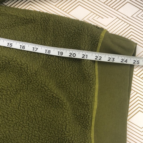 H&M green olive bear sweatshirt - Picture 10 of 10